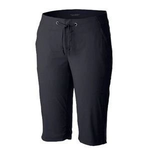 Columbia Women's Long Shorts Black - Size 10